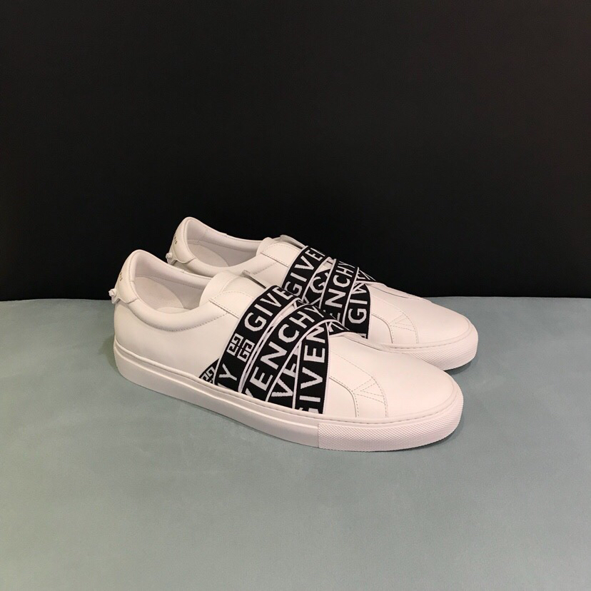 GIVENCHY Slip-on [M. 1]